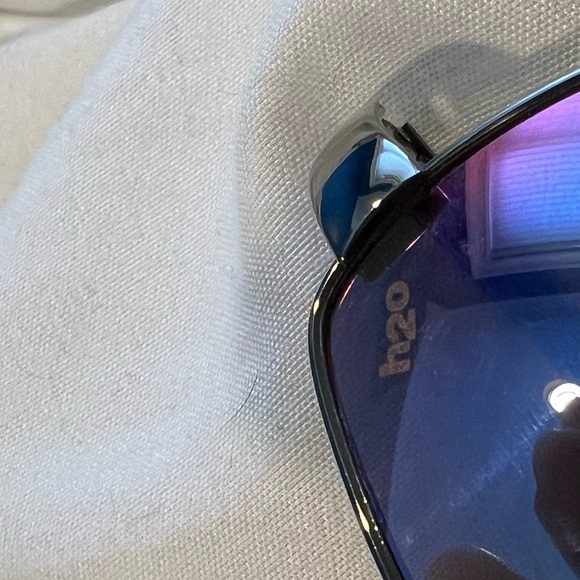 Vintage Revo Blue polarized H2o sunglasses.  Style 3050 - Picture 5 of 10